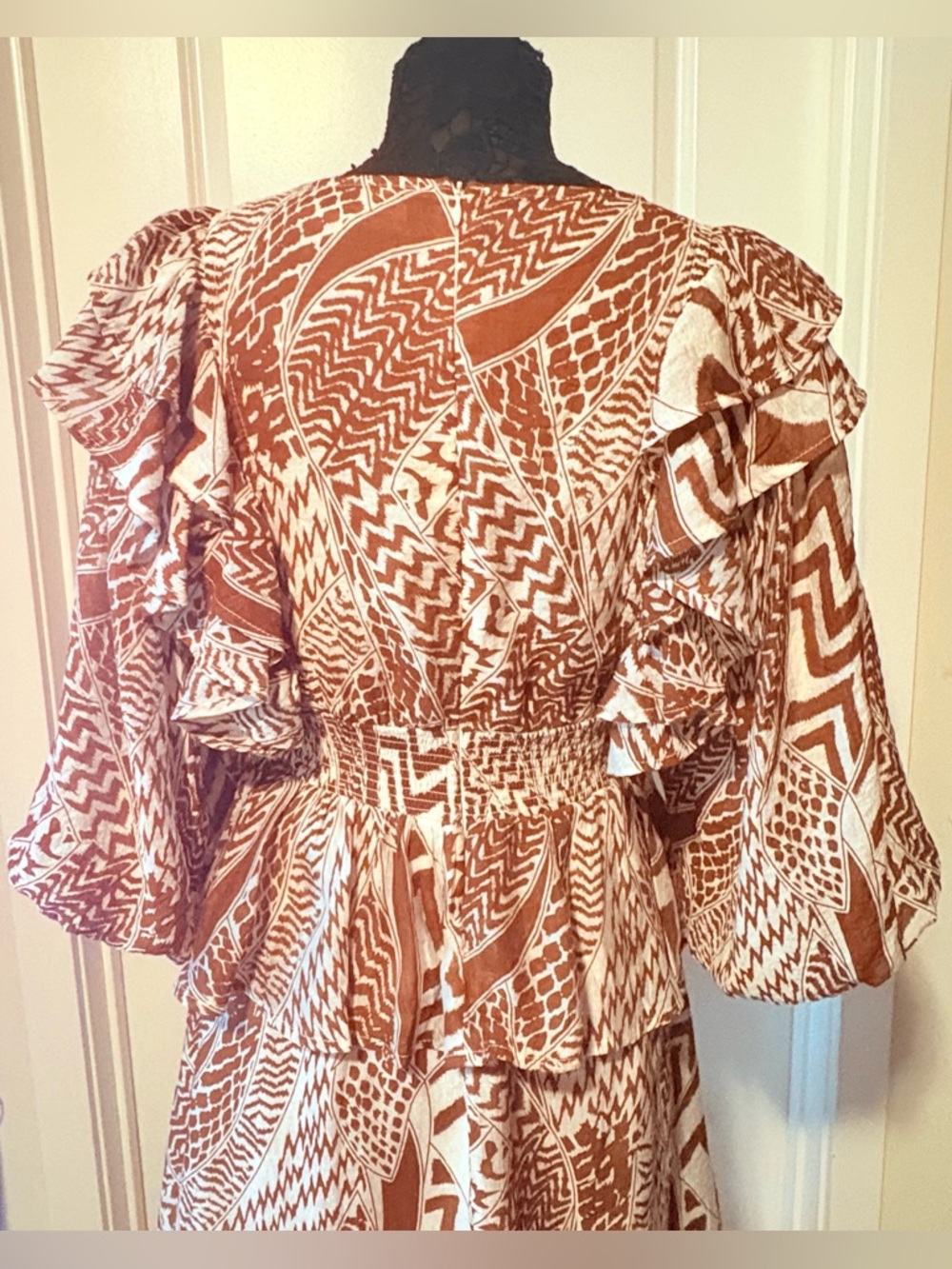 Karlie GEOMETRIC TRIBAL VNECK RUFFLE BROWN AND CREAM MIDI DRESS Size Small - Picture 7 of 12